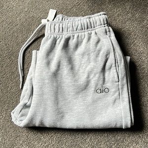 Just like new ALO YOGA Accolade Sweatpants